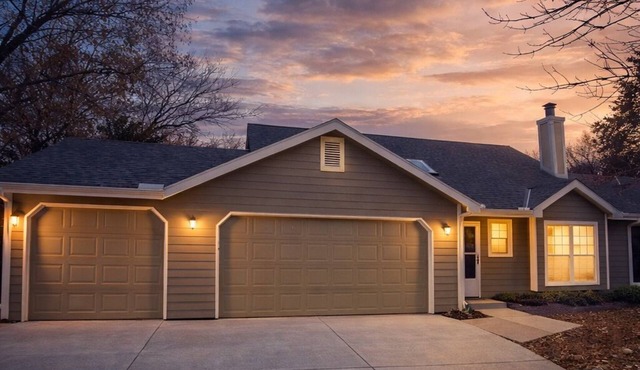 Great Contemporary 4 Bedroom House. Your Home Away From Home