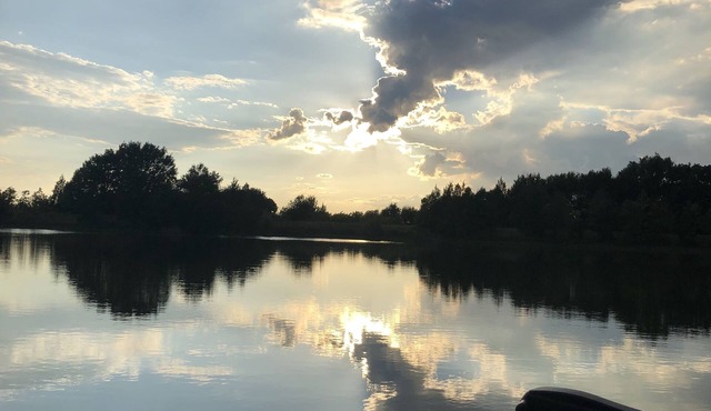 Great Escape to a Private Lake Retreat with 5 bdr 4 bath!