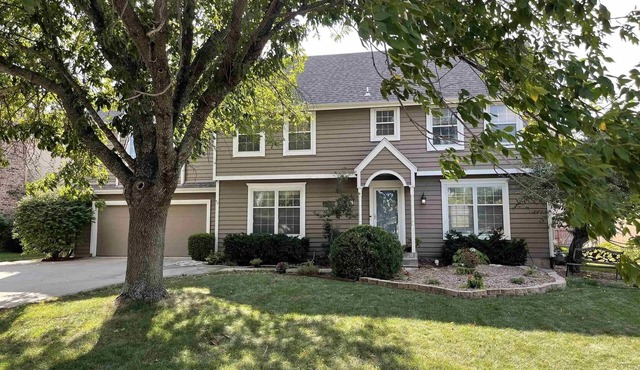 GREAT Location 4 bedroom, 4 1/2 bath home