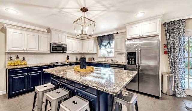 Green Acres District, Sleeps 8, King/Queen