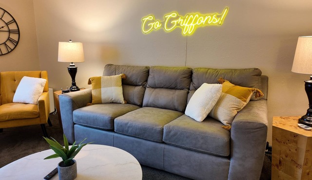 Griffon Den - 2-Bedroom Property w/Lots of Features