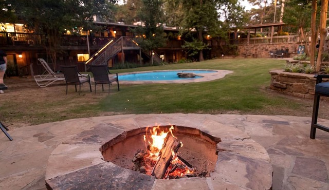 Group Cottage with Jacuzzi and Pool Incredible for Lake Water Sports in Mount Ida, Arkansas