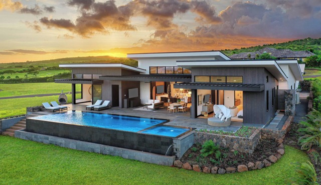 Hale Mahina Hou: Luxe 4BR Home w/Ocean Views, Infinity Pool & Outdoor Seating