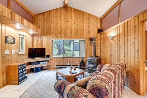 Harrison Cabin w/Fire Pit & Elbow Lake Access!
