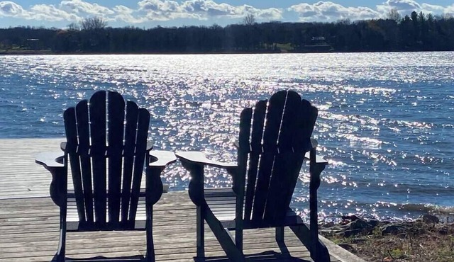 Hay Bay waterfront retreat - Sunshine's cottage