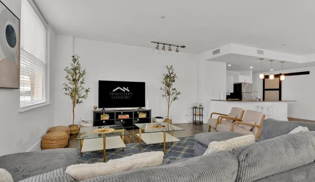 HEB 104 Spacious Condo Downtown Fort Worth, Free Parking, Gym
