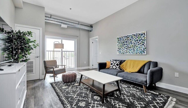 High-end condo downtown Kingston near RMC/Queens