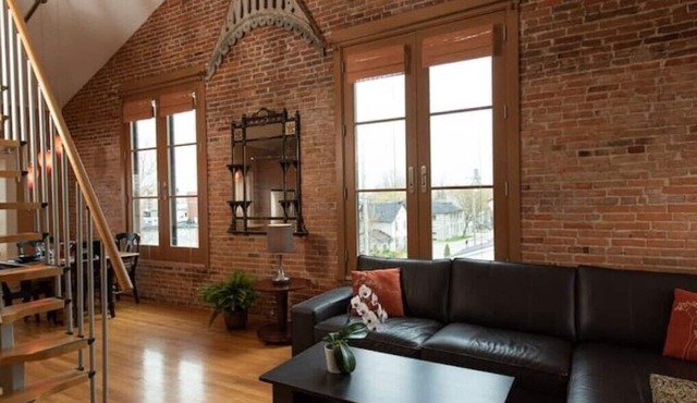 Historic Apartment Downtown Kingston