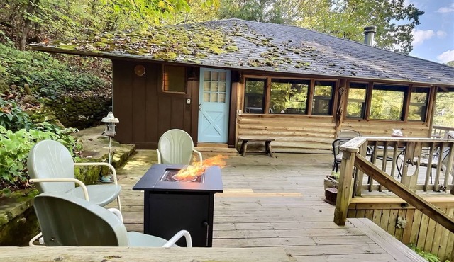 Historic Cabin, Peaceful, Waterside, Patio Firepit