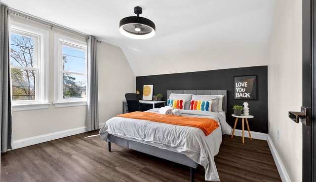 Historic Home in Kingston, Summer Getaway-Sleeps 10