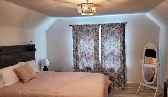 Historic Loft, Steps from Med Center