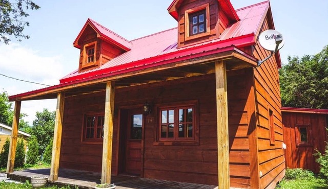 Historic Log Cabin: Country Escape