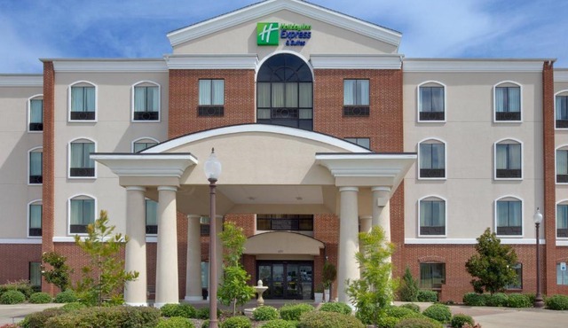 Holiday Inn Express Hotel & Suites Ennis by IHG