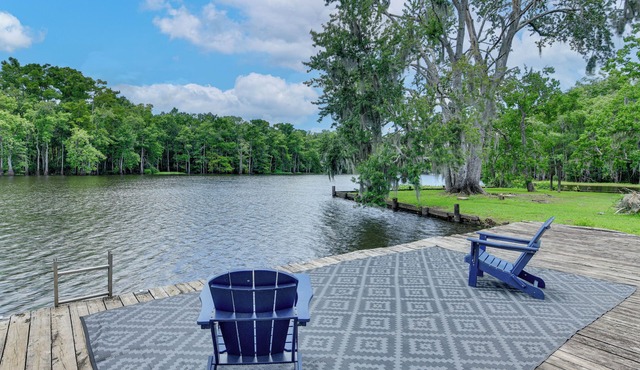 Home on Blood River - Private Dock & Spacious Deck
