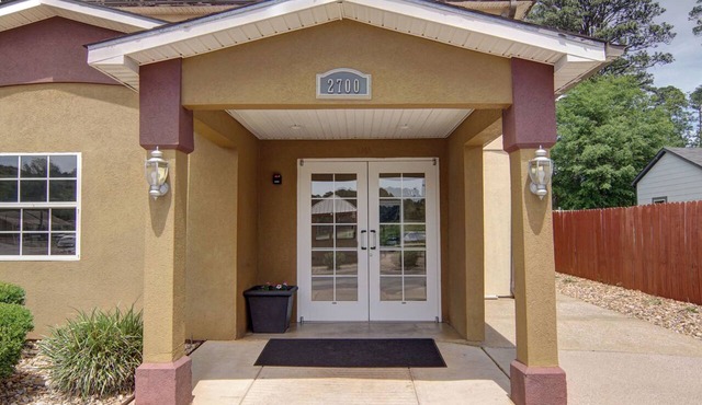 HomeTown Inn & Suites