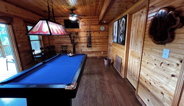 Hot Tub, Pool Table, Sunset Views