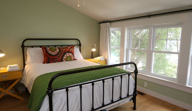 Inviting Lakeshore Lodgings w/Canoe and Kayak Rentals, Perfect for Autumn