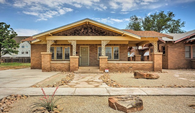 Inviting Lubbock Home > 1 Mi to Downtown