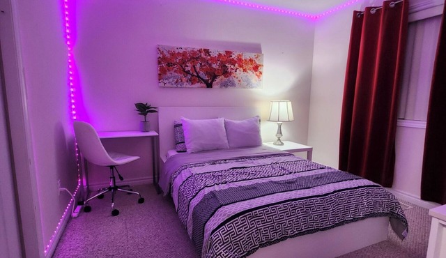 Ivory Staycation-Shared kitchen , washroom (2-1), Street Parking at owners risk