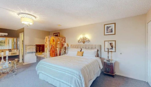 Jacuzzi Suite 206 at Tradewinds