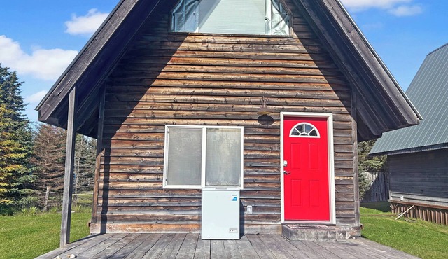 Kenai Beachfront Cabin 1 - In the middle of river fishing on the beach.