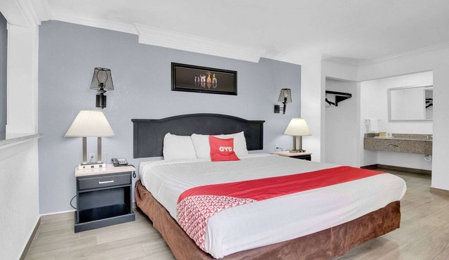 King Bed | Smoking | AC