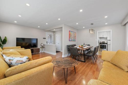 King beds 10 min to airport 20 min to downtown