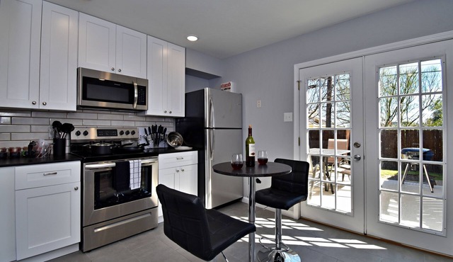 ✪ King Beds ✔ 2 Bdr Townhouse w/Private Backyard