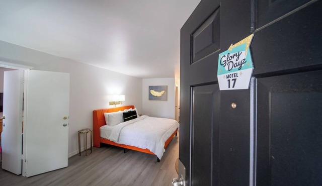 King Suite Room #17 at GloryDayz