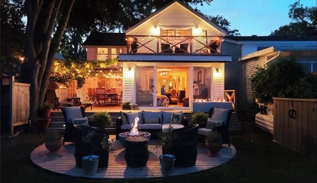 La Perla, An Unforgettable Lakefront Home for Perfect Romantic Getaway