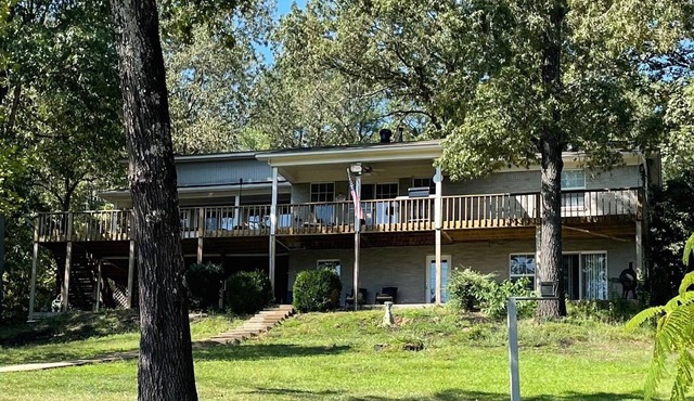 Lake Hamilton, BoatHouse, Hot Tub, Barge Rental, Sleeps 10, H.S. National Park