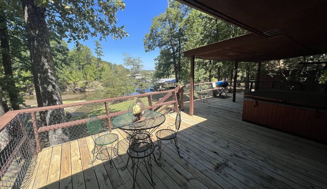 Lake side three bedroom, two bath house on Lake Ouachita with private hot tub. by RedAwning