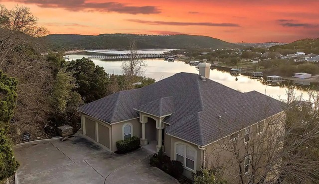 Lake Travis home with beautiful sunsets