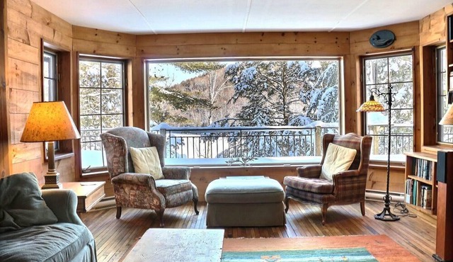 Lakefront chalet, 3 bedrooms 2 bathrooms 30 minutes from Mont Tremblant