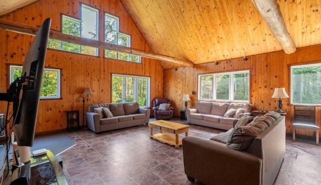 Lakefront Chalet with Outdoor Kitchen and Hot Tub