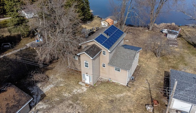Lakefront Cottage with Hot Tub and Pool Table