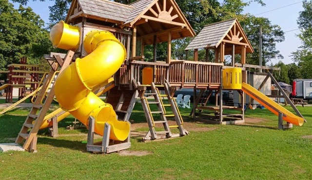 LAKEFRONT COTTAGE #1 - PRINCE EDWARD COUNTY - LAKE CONSECON RESORT