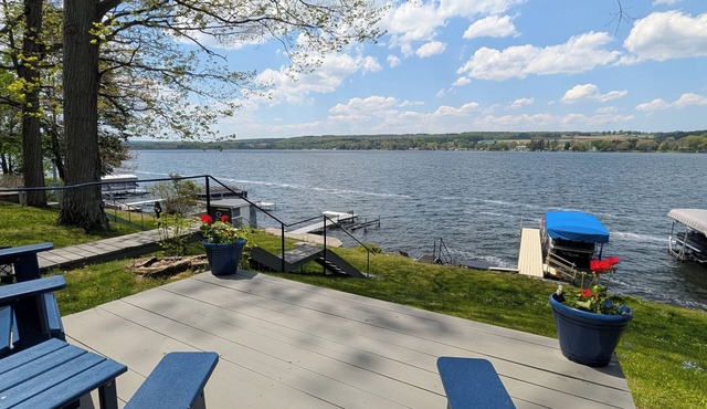 Lakefront cottage on Silver lake near Letchworth Park