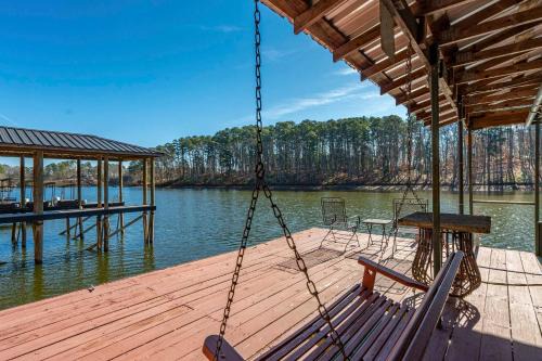 Lakefront Home w/Dock: 10 Mi to Central Ave!