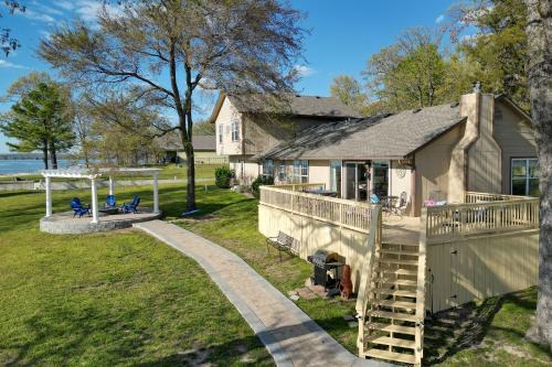 Lakefront Home w/Shared Boat Ramp in Grove!