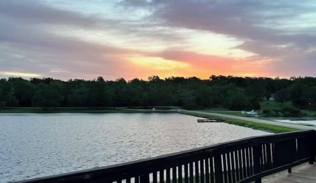 LAKEFRONT HOME WITH AMAZING VIEWS ONLY 1 HOUR FROM BRYAN/COLLEGE STATION & WACO.