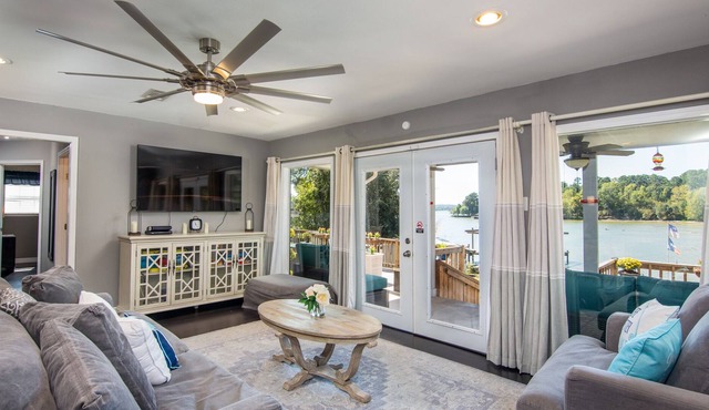 Lakefront Home with Lake Livingston Views near Fishing Piers & Community Park