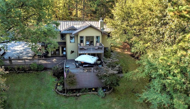 Lakefront Luxury: Private Water Front Vacation Rental with Views Near Hot Springs, AR