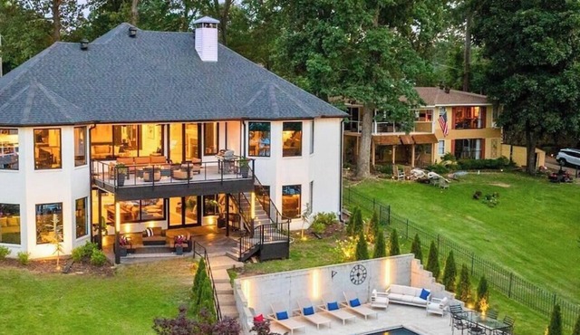Lakefront Luxury w/Private Heated Pool & Dock