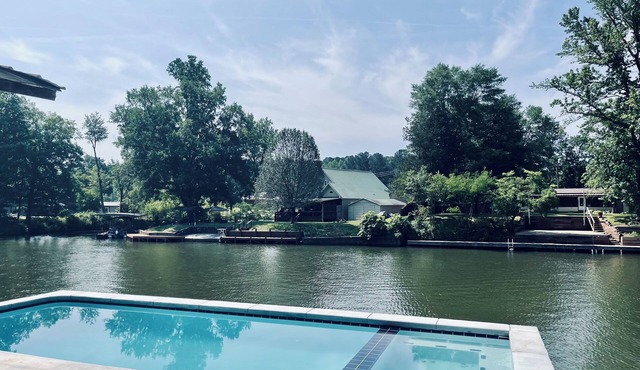 Lakefront Paradise! BRAND NEW LAKE HOUSE!