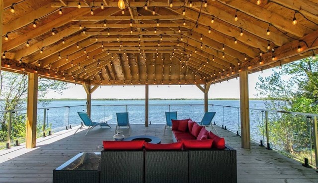 Lakefront Retreat with Gazebo, Fire Table & Fishing