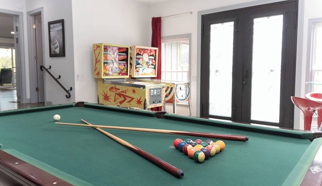 Lakeside Arcade! Hot Tub, GAMES, roaming deer