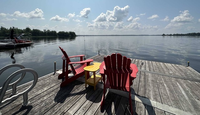 Lakeside Escape: Cozy Cottage under the stars