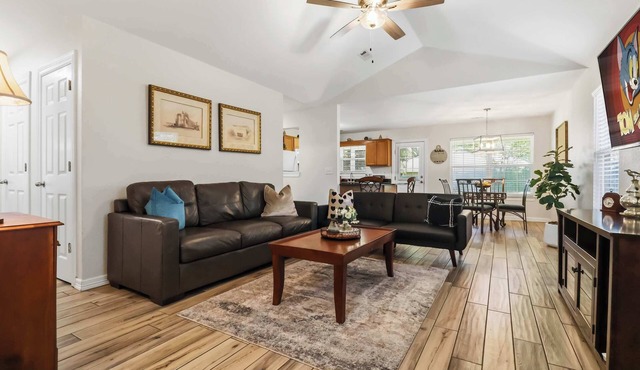 Lakeside Getaway - Next to Beaver Lake