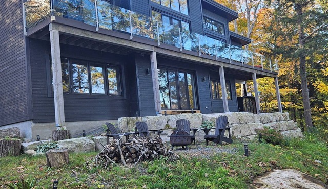 LAKESIDE MELODY - WHERE NATURE AND LUXURY BLENDS 6 Bed-3.5 Baths Sleeps up to 15